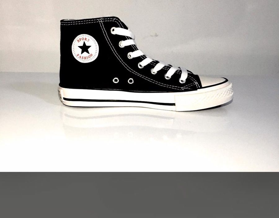 Tenis estilo converse, excelente calidad.