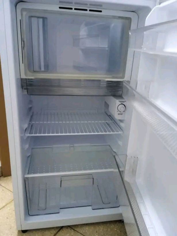 Refrigerador mediano(no es pequeño) 