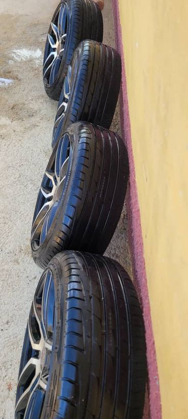 Llantas con gomas 225/40 ZR18   92Y  XL.