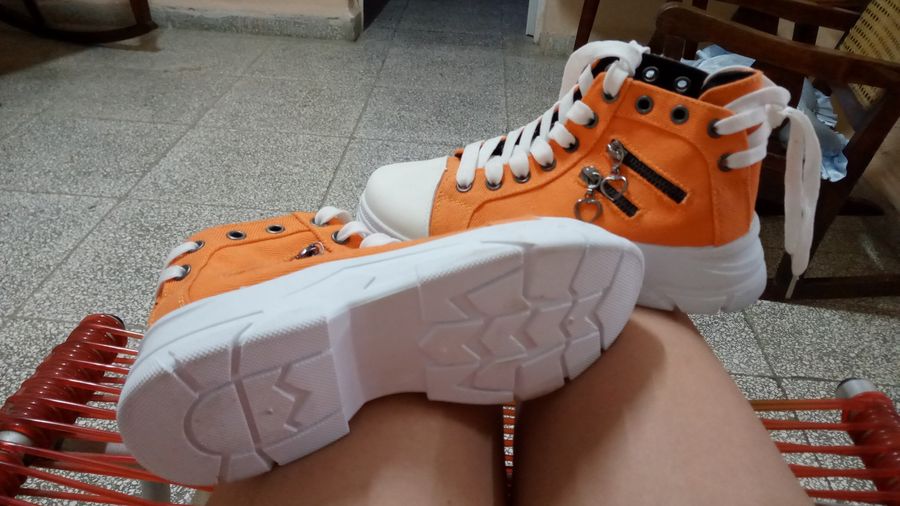 Tenis tipo botas