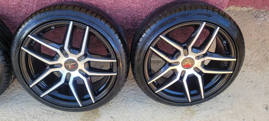 Llantas con gomas 225/40 ZR18   92Y  XL.