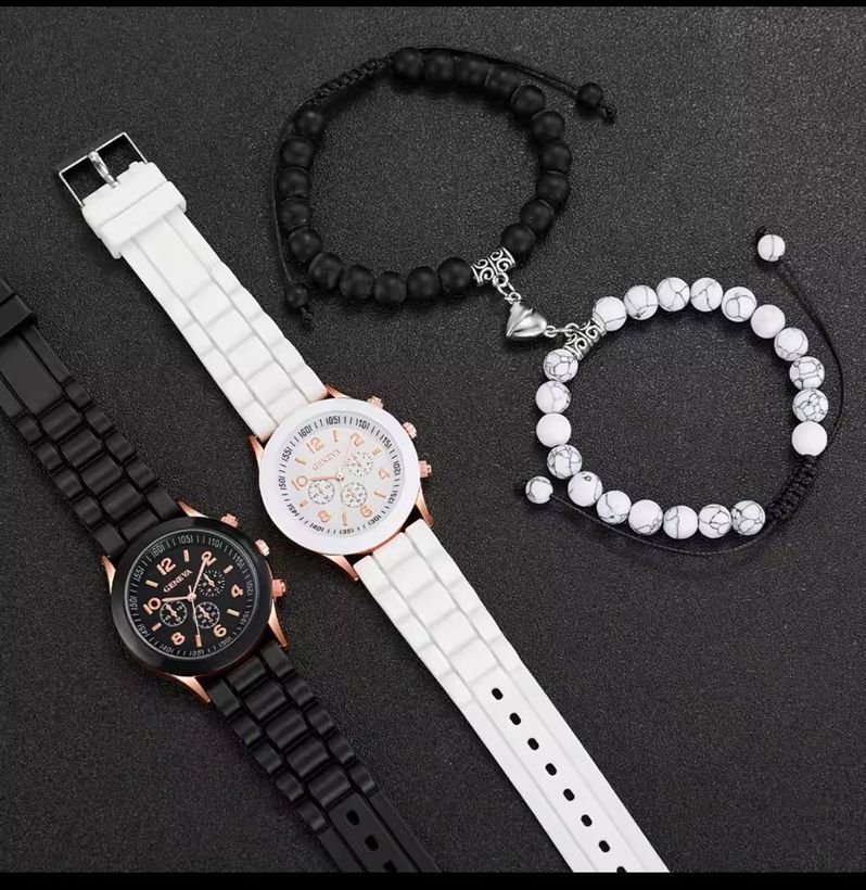 Relojes y pulsera de parejas